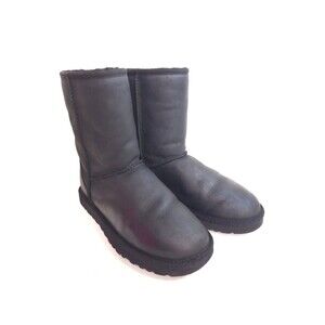 UGG Classic Short Leather Boots Black Shearling Lined Women’s Size 8 Waterproof